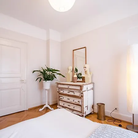 Villa12 *